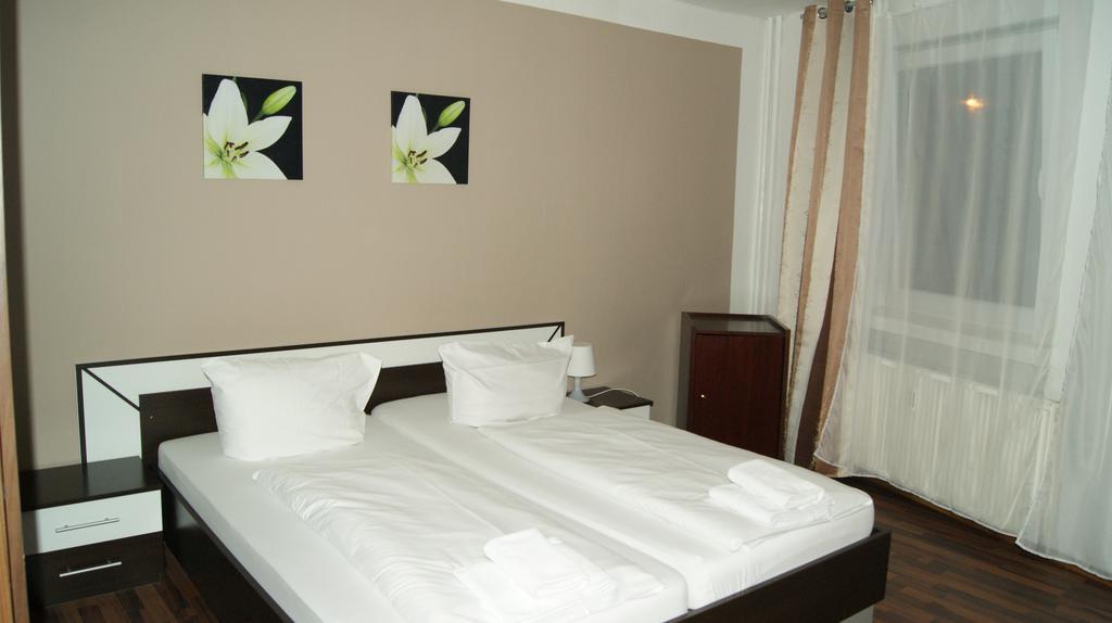 Hotel Pension Eberty Berlin Exteriör bild