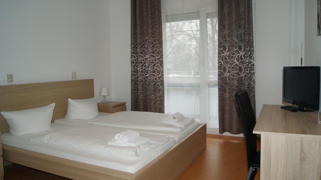 Hotel Pension Eberty Berlin Exteriör bild