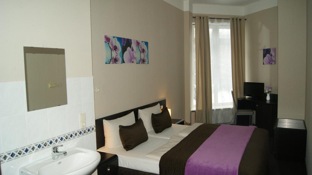 Hotel Pension Eberty Berlin Exteriör bild
