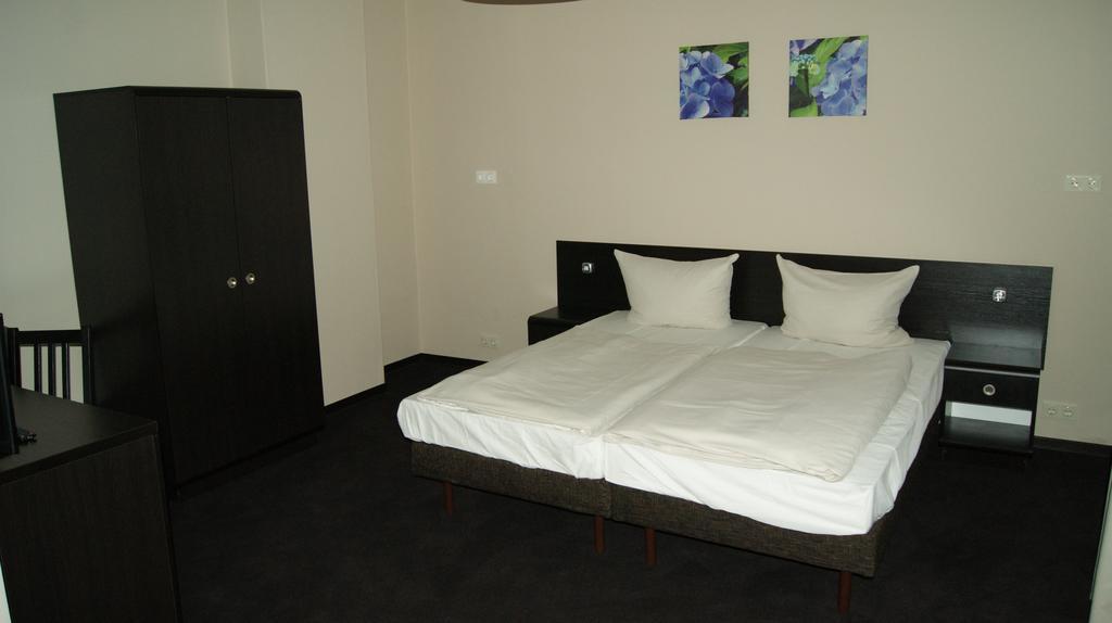 Hotel Pension Eberty Berlin Exteriör bild