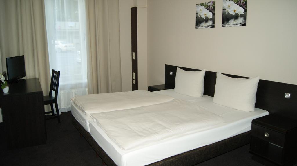 Hotel Pension Eberty Berlin Exteriör bild