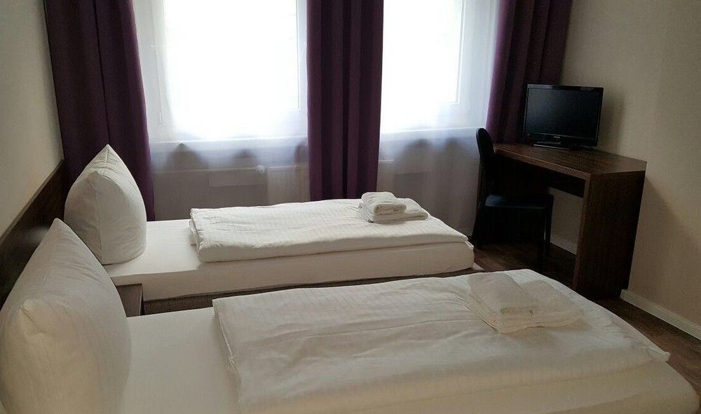 Hotel Pension Eberty Berlin Exteriör bild