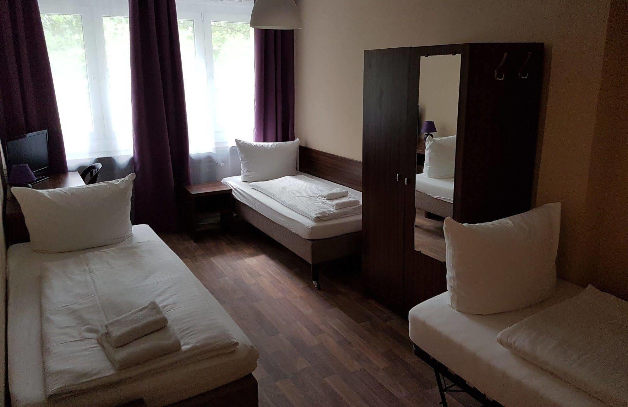 Hotel Pension Eberty Berlin Exteriör bild